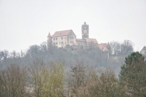 Mehr über den Artikel erfahren Rund um die Ronneburg von Hüttengesäß